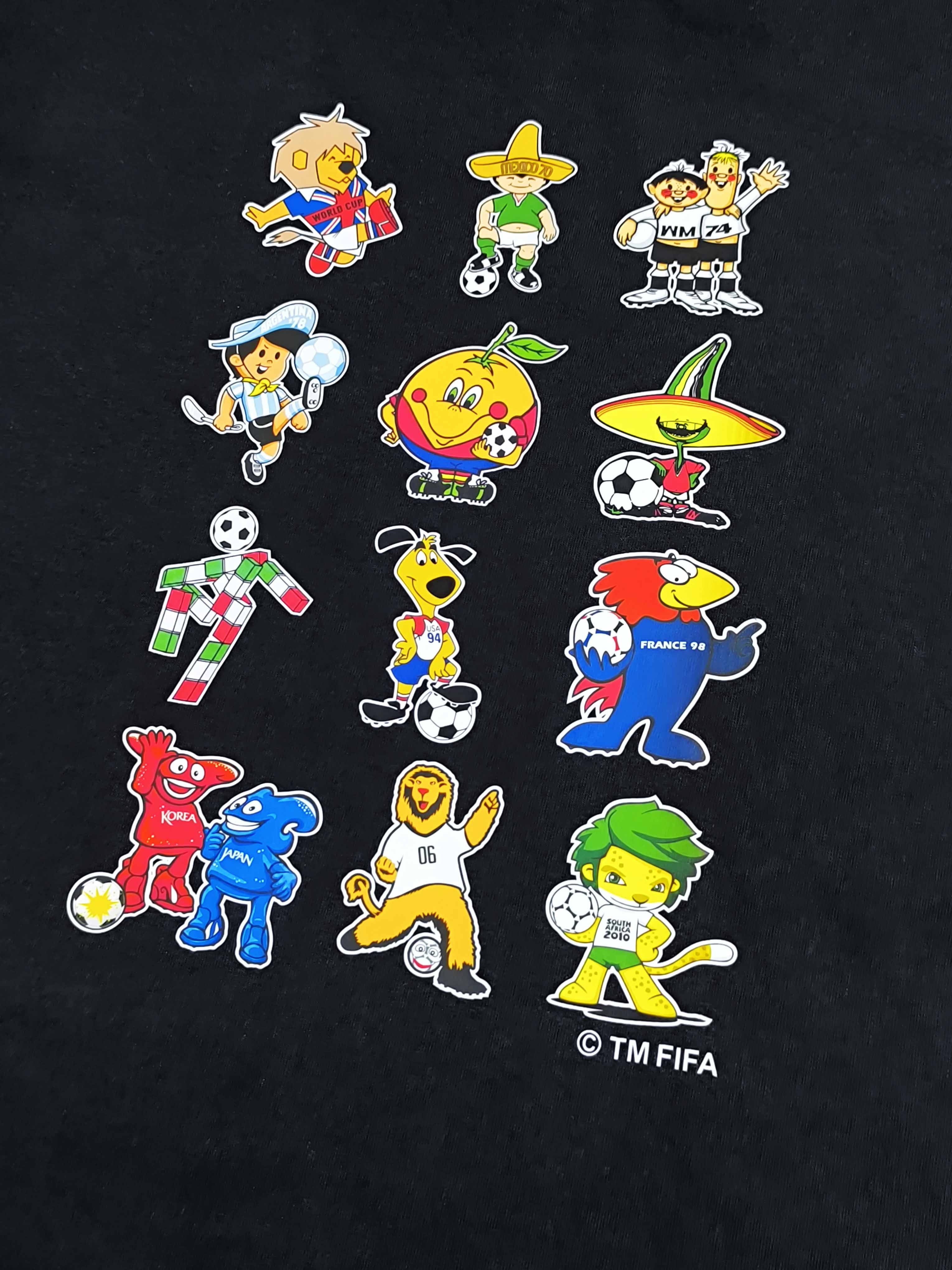 Playera FIFA Classics Mascotas Mundiales